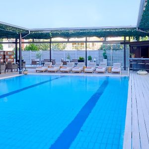 Lazart Hotel